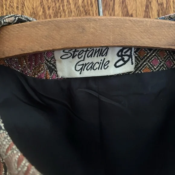 Multicolor Geometric Patterned Jacket - Picture 5 of 9